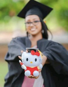 Graduation Hello kitty 17cm 26 IMG 0249 236x300 1